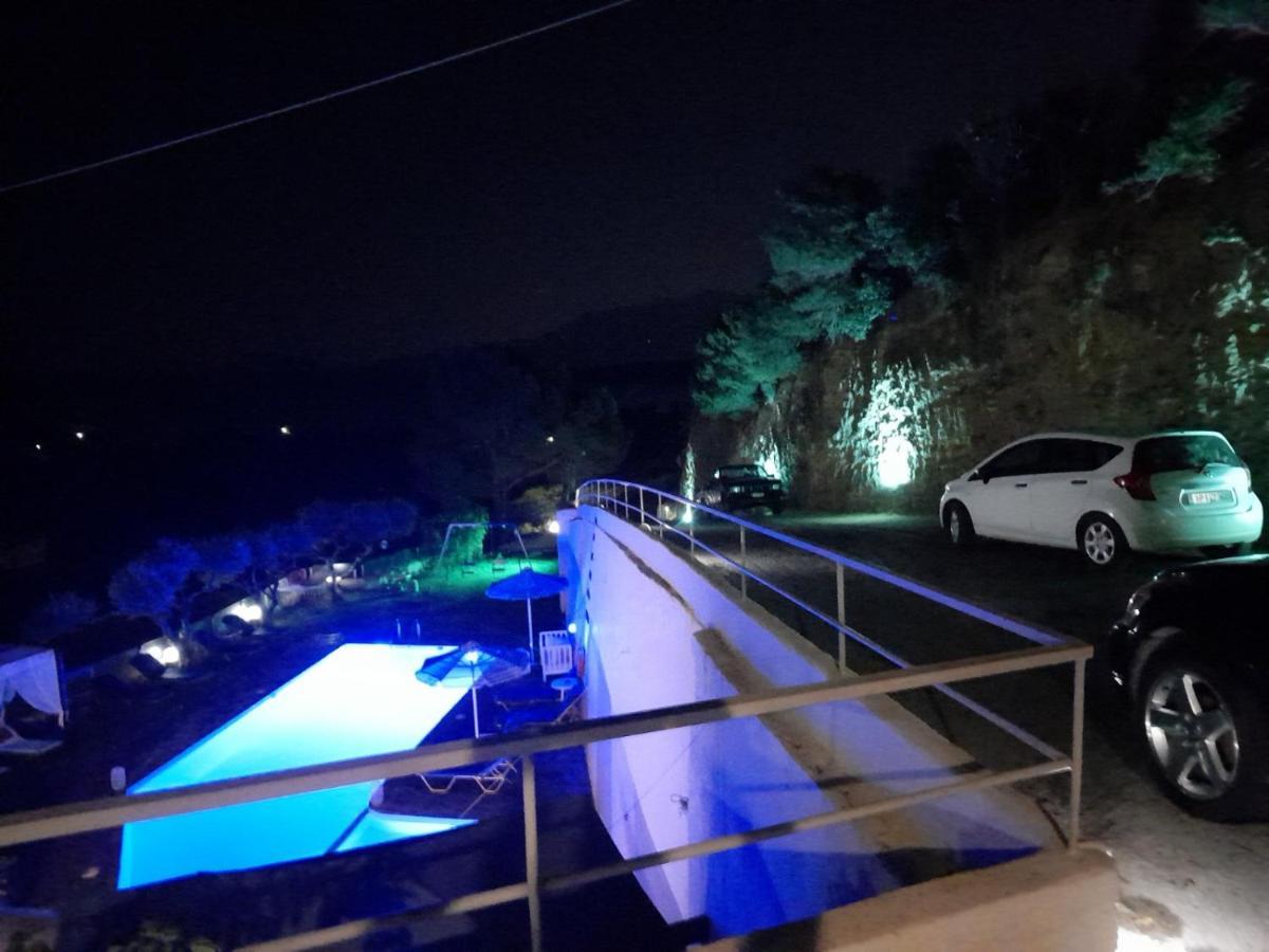 Asimina Apartment อิสตรอน ภายนอก รูปภาพ